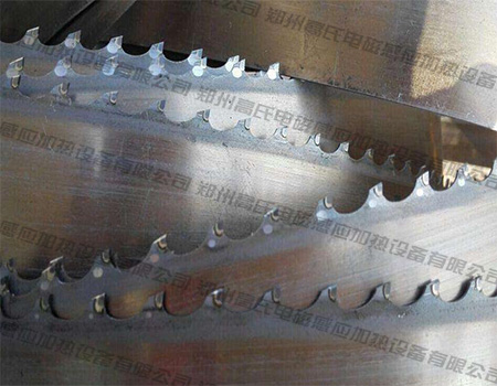  Welding treatment of saw blade by high frequency induction heating equipment 