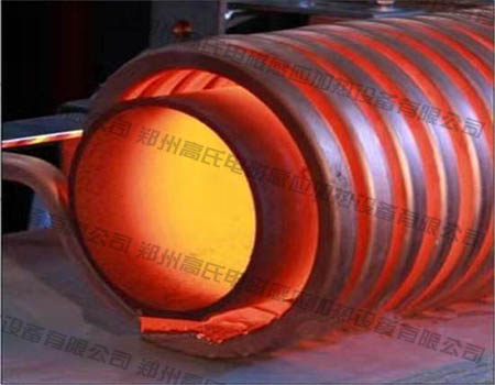 The steel pipe is heated by medium frequency diathermy furnace